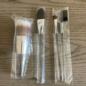NWT Clinique Makeup Brushes